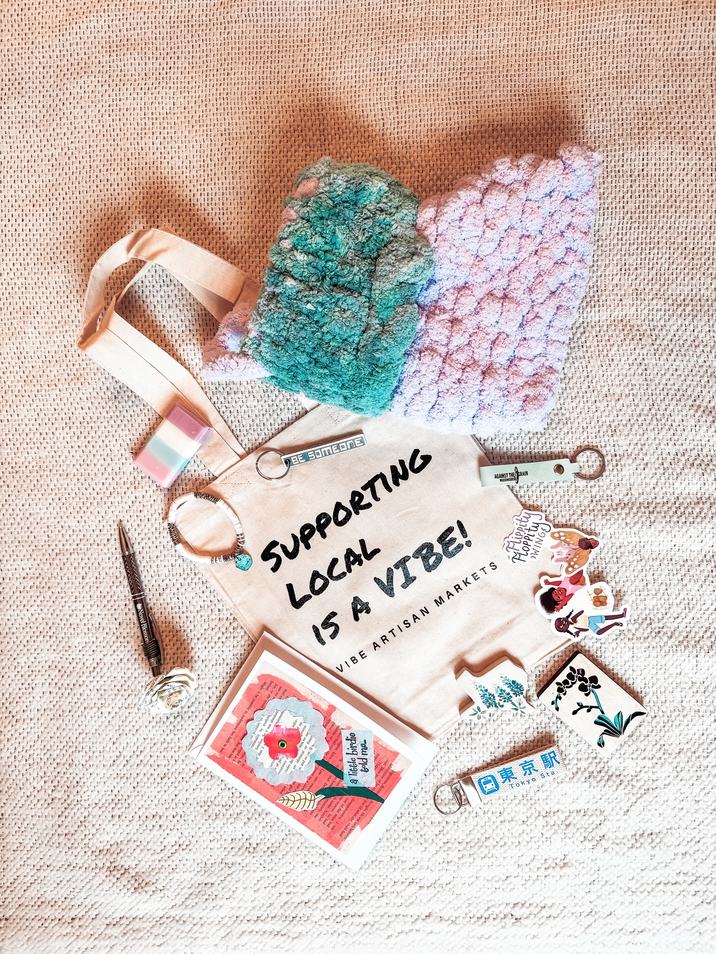 ๐๏ธ Swag bags for ๐๐ผ๐น๐ถ๐ฑ๐ฎ๐ ๐ฉ๐ถ๐ฏ๐ฒ ๐ ๐ฎ๐ฟ๐ธ๐ฒ๐ ๐๐ข๐จ๐ฆ๐ง๐ข๐ก loadingโฆ
Take a look ๐ at all the fun things inside the swag bags for tomorrow and Sunday!
๐ธ NOT PICTURED - tasty chocolate from @endlessumamisweets
Thanks to the following artists for their contributions!
@nevaeh.serenify @imperfecthandknittedblankets @point506 @sugarapplebooks @houseofkerriboutique @evergreenturning @novelblossomsco @createdforyoubyamparor @eightpawsdesigns @studiokokoro_ @againstthegrainwoodshop
๐๏ธ ๐ฆ๐๐ฎ๐ด ๐๐ฎ๐ด๐ to the first 25 people through the door each day!
๐๐ผ๐น๐ถ๐ฑ๐ฎ๐ ๐ฉ๐ถ๐ฏ๐ฒ ๐ ๐ฎ๐ฟ๐ธ๐ฒ๐ ๐๐ข๐จ๐ฆ๐ง๐ข๐ก
๐๏ธ December 6-7 | 11pm-5pm
๐ @posthtx (x-atrium 2nd floor)
401 Franklin St | Houston TX
**not all bags will be the same, itโs a mix of whatโs shown in the photo.