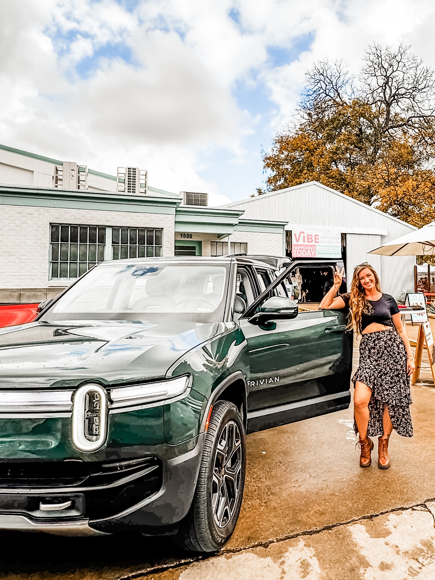 🚙 Everyone knows that we aren’t JUST a market!

We have some pretty amazing activations too like a NEW full bar, FREE @ladybirdsoda & @the_highpour, guest chefs, coffee trucks, photo booths, DJs annnnnddddd you can 🚙 Demo a RIVIAN! 

That’s right! We welcome @rivianofficial joining us at our 𝗦𝗽𝗿𝗶𝗻𝗴 𝗩𝗶𝗯𝗲 𝗠𝗮𝗿𝗸𝗲𝘁 𝗔𝗨𝗦𝗧𝗜𝗡 March 28 + 29 @distributionhall! 

📝 So make sure to find them at the event and sign up for a Demo drive, those slots will fill FAST! ✅ 𝗟𝗜𝗡𝗞 𝗜𝗡 𝗢𝗨𝗥 𝗕𝗜𝗢 𝗧𝗢 𝗕𝗢𝗢𝗞 𝗬𝗢𝗨𝗥 𝗗𝗘𝗠𝗢 𝗗𝗥𝗜𝗩𝗘!