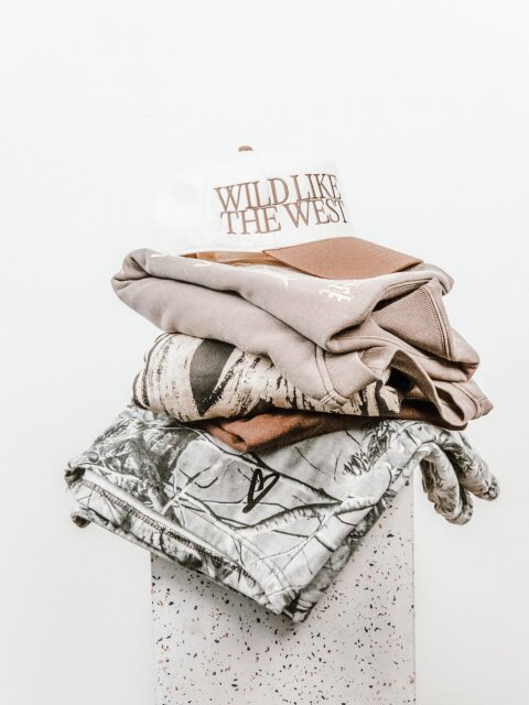 If you care about where your money goes… 😮‍💨 Spring Vibe Austin is where to spend it.

Directly supporting artists.
Discovering something original.
Walking away with pieces that actually mean something.

March 28–29 | 11a–5p