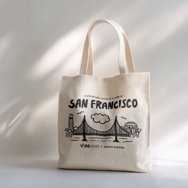 Designed โจexclusivelyโจ for San Francisco Summer Vibe by the talented @gab.art.design, these limited-edition 100% cotton tote bags are as beautiful as they are practical.
They are large, made to carry all of the incredible art youโll discover and ๐๐ผ๐๐ฟ๐ ๐๐ถ๐๐ต ๐ฎ $๐ฑ+ ๐ฑ๐ผ๐ป๐ฎ๐๐ถ๐ผ๐ป ๐ฎ๐ ๐๐ต๐ฒ ๐ฑ๐ผ๐ผ๐ฟ. Entrance to the event is free, the donation is optional, but greatly appreciated to help us keep our artists supported!
Take home something special and carry a little piece of Vibe with you long after the weekend ends. ๐