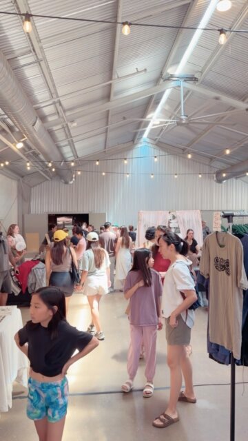 ❄️🌀 Day TWO of 𝗔𝘂𝘀𝘁𝗶𝗻 𝗦𝘂𝗺𝗺𝗲𝗿 𝗩𝗶𝗯𝗲 and Austin locals are showing up! What a wonderful start to our last day until we are back in December! Shop over 100 artists and makers, sip cocktails and coffee, eat tasty chef creations and listen to @smylz4mylz! 

𝗙𝗥𝗘𝗘 𝘁𝗼 𝗮𝘁𝘁𝗲𝗻𝗱 | 𝗽𝗲𝘁 & 𝗳𝗮𝗺𝗶𝗹𝘆 𝗳𝗿𝗶𝗲𝗻𝗱𝗹𝘆

𝗔𝘂𝘀𝘁𝗶𝗻 𝗦𝘂𝗺𝗺𝗲𝗿 𝗩𝗶𝗯𝗲
🗓️ 𝗝𝘂𝗹𝘆 𝟮𝟱-𝟮𝟲 | 𝟭𝟭𝗔𝗠 - 𝟱𝗣𝗠
📍 @distributionhall