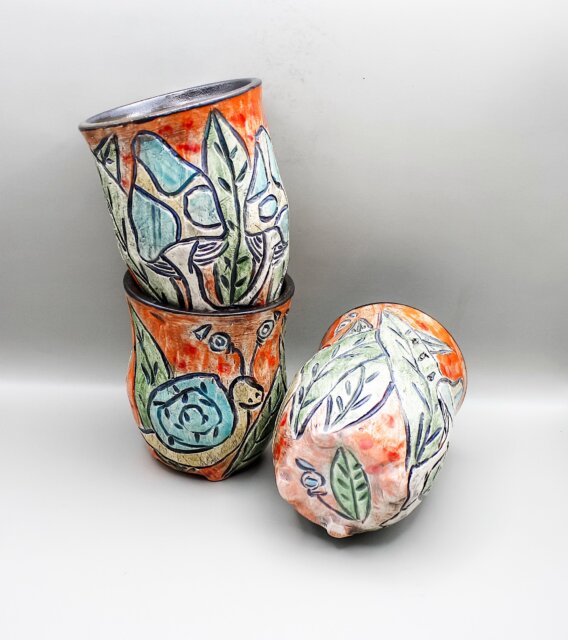 A Houston summer market with AC? Absolutely. ❄️ Spend August 22–23 inside Silver Street Studios Warehouse with Vibe Markets discovering 80+ artists and makers, from fine art and handmade ceramics to silversmith jewelry, slow fashion and so much more. Between shopping, take a peek inside the Silver Street Studio artist galleries, grab something from our guest chefs, order a cocktail, or settle in with coffee or matcha from the espresso cart.
𝗙𝗥𝗘𝗘 𝗮𝗱𝗺𝗶𝘀𝘀𝗶𝗼𝗻 | 𝗳𝗮𝗺𝗶𝗹𝘆 𝗳𝗿𝗶𝗲𝗻𝗱𝗹𝘆
𝘗𝘭𝘦𝘢𝘴𝘦 𝘦𝘯𝘵𝘦𝘳 𝘵𝘩𝘳𝘰𝘶𝘨𝘩 𝘵𝘩𝘦 𝘚𝘪𝘭𝘷𝘦𝘳 𝘚𝘵𝘳𝘦𝘦𝘵 𝘚𝘵𝘶𝘥𝘪𝘰𝘴 𝘦𝘯𝘵𝘳𝘢𝘯𝘤𝘦 𝘯𝘦𝘢𝘳 𝘵𝘩𝘦 𝘱𝘢𝘳𝘬𝘪𝘯𝘨 𝘭𝘰𝘵. 𝘖𝘶𝘳 𝘶𝘴𝘶𝘢𝘭 𝘣𝘢𝘺 𝘥𝘰𝘰𝘳 𝘸𝘪𝘭𝘭 𝘴𝘵𝘢𝘺 𝘤𝘭𝘰𝘴𝘦𝘥 𝘵𝘰 𝘬𝘦𝘦𝘱 𝘵𝘩𝘦 𝘈𝘊 𝘪𝘯!
🗓️ August 22+23 | 11pm-5pm
📍 @sawyeryards
2000 Edwards St | Houston TX